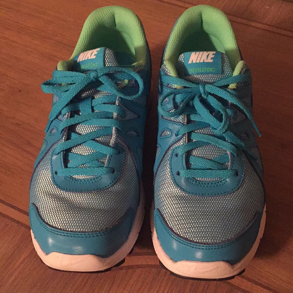 Nike Revolution 2 size 6.5Y fits women’s size 8